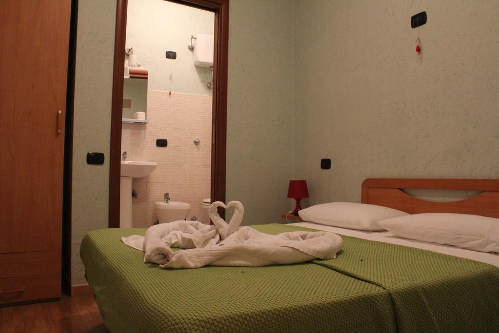 Hotel Dei Gerolomini à Naples Extérieur photo