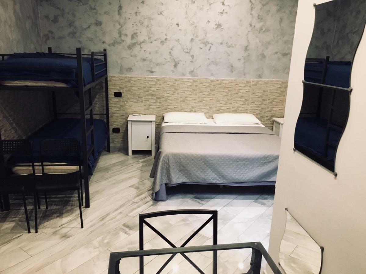 Hotel Dei Gerolomini à Naples Extérieur photo